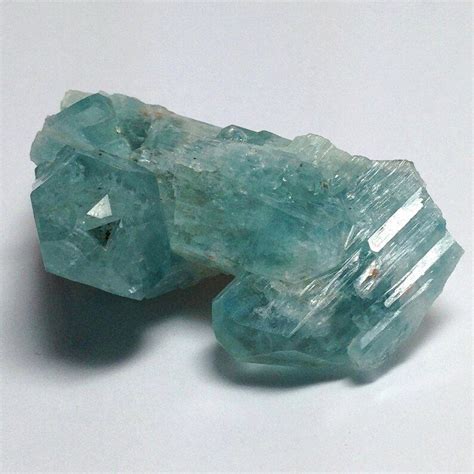 Types Of Aquamarine Gemstones Based On Color And Quality