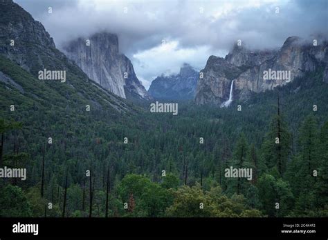 Tunnel View In Yosemite Nationalpark California In The Usa Stock Photo