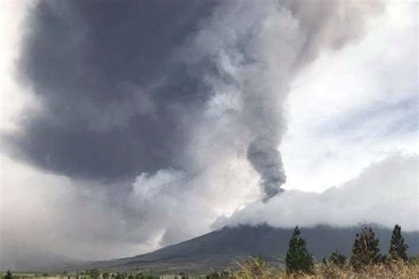 Foto Foto Gunung Soputan Kembali Erupsi