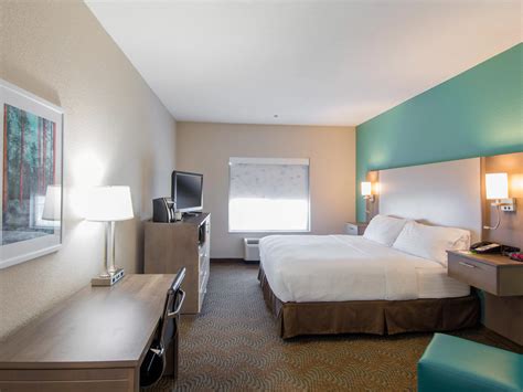 Hotel in Lake City | Holiday Inn Hotel & Suites Lake City Hotel