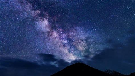 满天繁星空夜景图片桌面壁纸_璀璨的星空壁纸图片 - 三千图片网