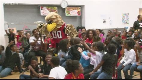 Atlanta Falcons mascot Freddie Falcon promotes healthy lifestyles at ...