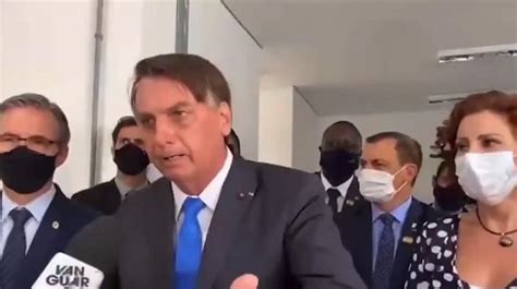 Sem máscara Bolsonaro critica CNN Brasil e ataca repórter da Globo