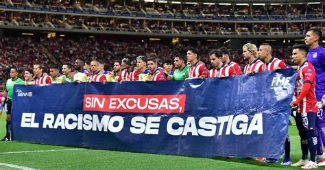 Quiñones Recibe Una Vez Más Cánticos Racistas Por Parte De La Afición De Chivas