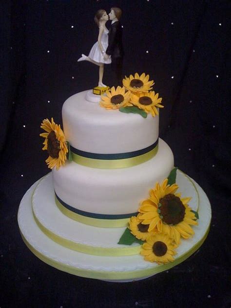 Sunflowers Decorated Cake By Amber Catering And Cakes CakesDecor