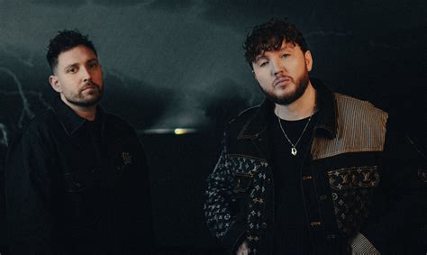 Josh Franceschi De You Me At Six Fait Équipe Avec James Arthur Dans Une