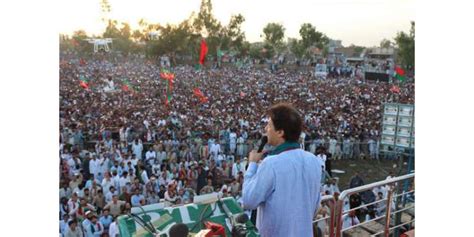 تحریک انصاف کا چارسدہ میں جلسہ، کتنے آدمی تھے؟ خیبرپختونخواہ کی سابق حکمراں جماعت اے این پی کے