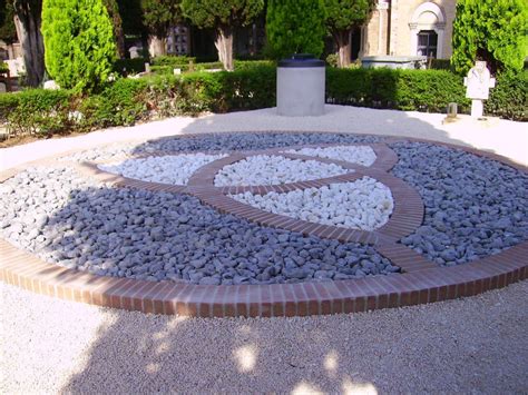 Piano Regolatore Dei Cimiteri Assisi E Il Giardino Dei Ricordi