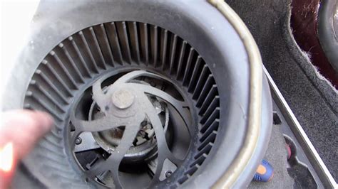 Comment démonter le moteur de ventilation d habitacle sur Citroën AX