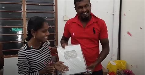 Sugu Pavithra Terima Anugerah Silver Play Button Daripada Youtube