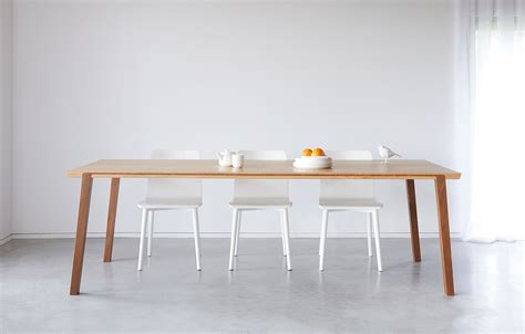 Design Tafel Met Massief Houten Poten Design By Rknl