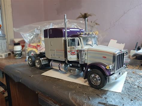 Peterbilt Long Hauler Tractor Cab Plastic Model Truck Kit