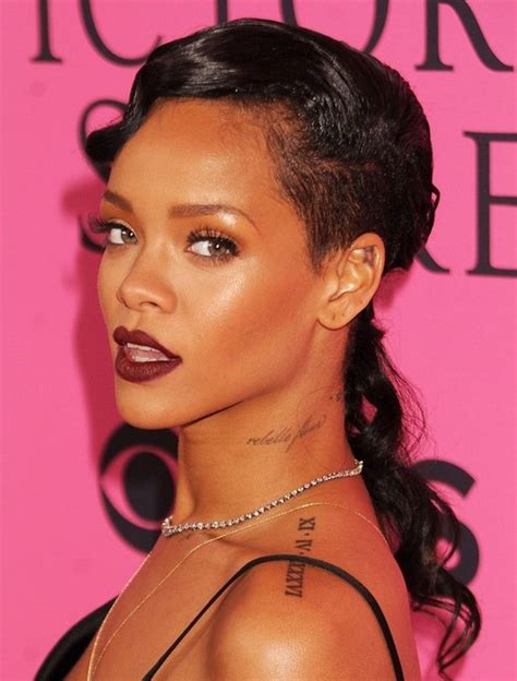 Rihanna Long Hairstyles: Curly Hair - Pretty Designs