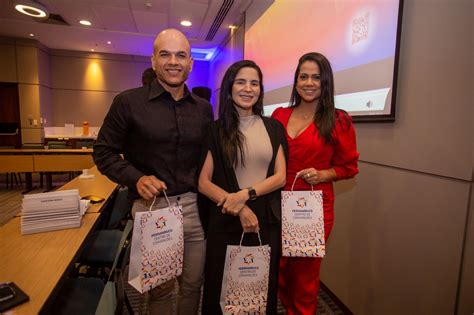 Rodrigo Sobral Alice Becco E Camila Queiroz Do Pernambuco Centro De