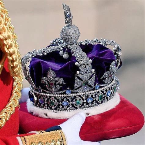 ‪the Imperial State Crown Originally Made By Garrard Sits Pride Of