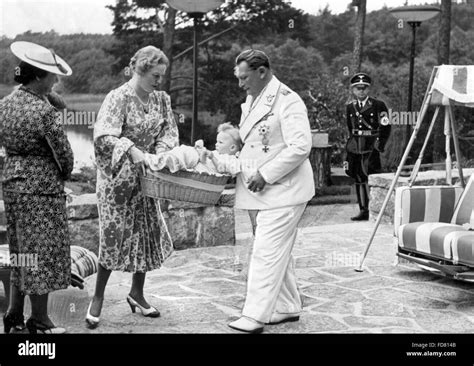 Edda Goering with Hermann Göring, 1939 Stock Photo: 94218891 - Alamy