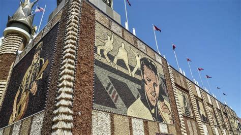 Mitchell, S.D. Corn Palace murals not changing in 2016 | Agweek