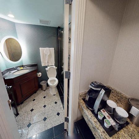 The Whitehall Houston Hotel Expert Review: What To Expect From Your ...