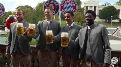 Kane enjoys his first Oktoberfest with Bayern Munich teammates! | Video ...