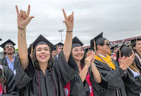 Amherst Bulletin - Graduating amid signs of protest: 6,800 UMass ...