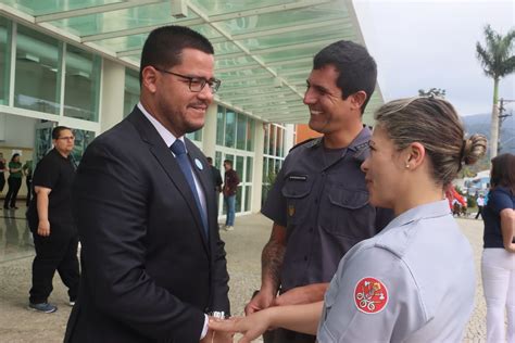 Hasteamento Da Bandeira Em Celebra O Ao Bicenten Rio Da Independ Ncia