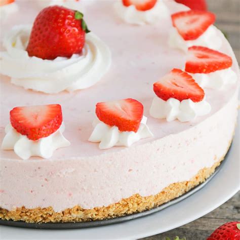 Frozen Strawberry Dessert {with Graham Cracker Crust!} | Lil' Luna