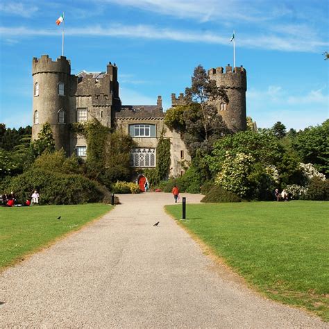 Malahide Castle - Dublin - Arrivalguides.com