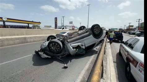 Fuerte choque y volcadura en el puente del periférico en Matamoros