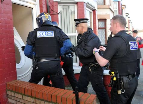 Merseyside Police Dawn Raids In Bootle Liverpool Liverpool Echo