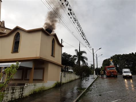 Princ Pio De Inc Ndio Registrado Na Gruta Nossa Senhora De Lourdes