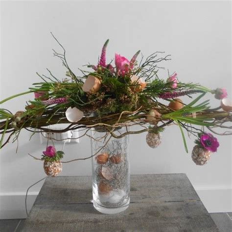 Pin By Els On Pasen Easter Floral Arrangement Easter Flower