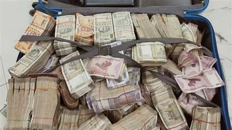 Up Polls Pedestrian Caught With Lakh Unaccounted Cash In Lucknow