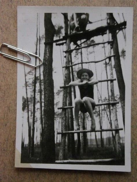 HÜBSCHE MAIDEN 2 WK Dame Frau Maid NUDE nackt Spaß Sport 8 5x6 Original Foto EUR 1 00