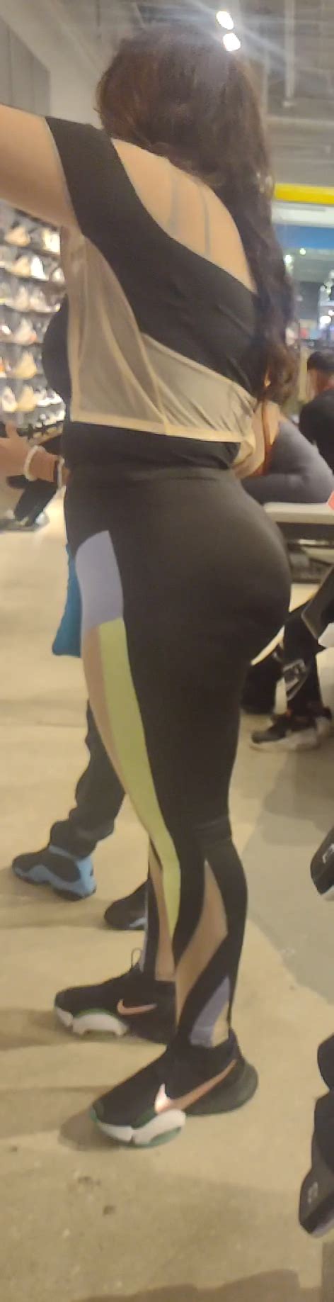 Latina Milf With Fat A Juicy Ass Black Leggings Spandex Leggings