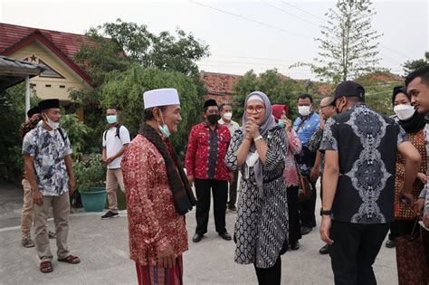 Buya Syakur Yasin Hibahkan Tanah Wakaf Untuk Pemkab Indramayu Website