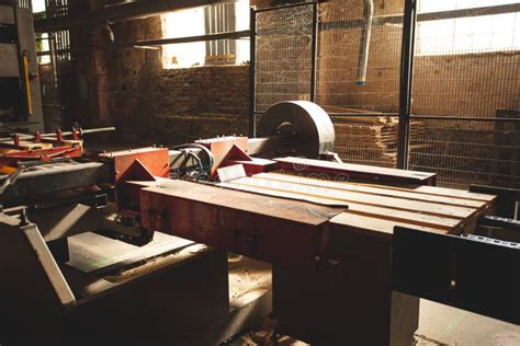 Línea De Producción De La Fábrica De Muebles De Madera Foto de archivo