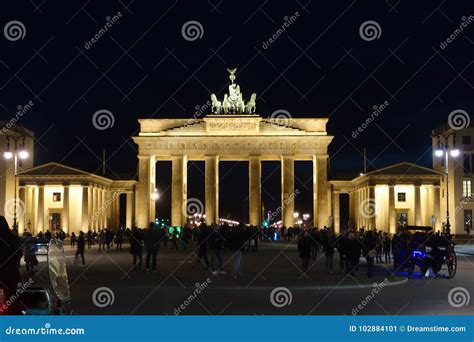 Brandenburg Gate at Night Front View Editorial Photo - Image of capital, monument: 102884101