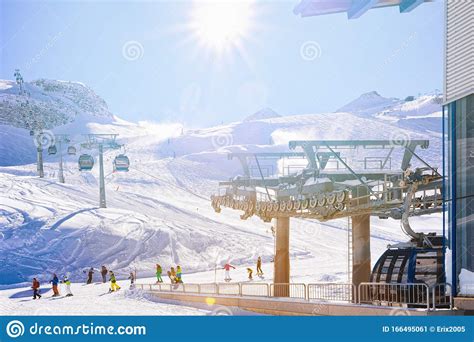 Cable Cars And Skiers Skiing In Hintertux Glacier In Austria Stock