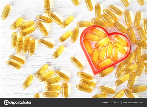 Fish oil capsules — Stock Photo © belchonock #153074192