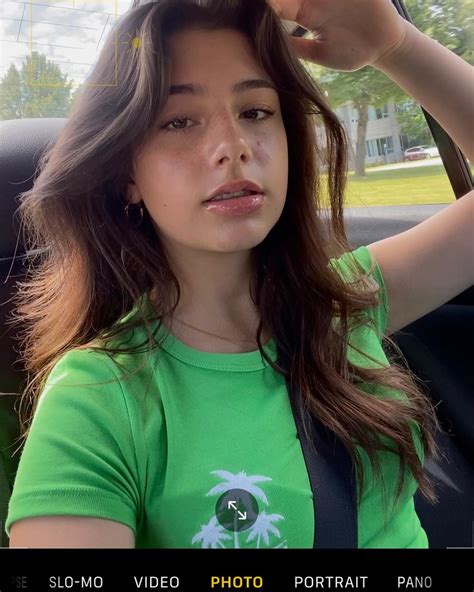 Mikayla Campinos | suns out, guns out 💪 ☀️ comment “💪☀️”