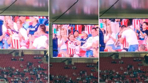 ¡no Todo Es Malo Aficionado De Chivas Pide Matrimonio En Pleno Partido Y Recibe Grata Sorpresa