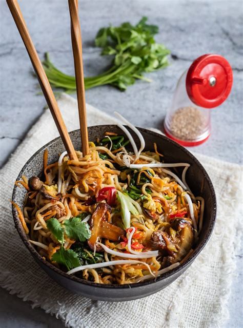 Vegane Asia Nudel Bowl Mit Teriyaki Sauce In Minuten