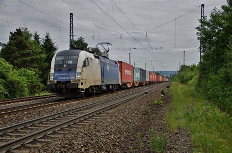 ES 64 U2 020 Von Der WLC GmbH Ist Am 10 06 15 Mit Einen Containerzug