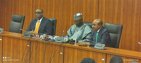 INEC Chairman Meets CBN Governor Emefiele Over New Naira Policy