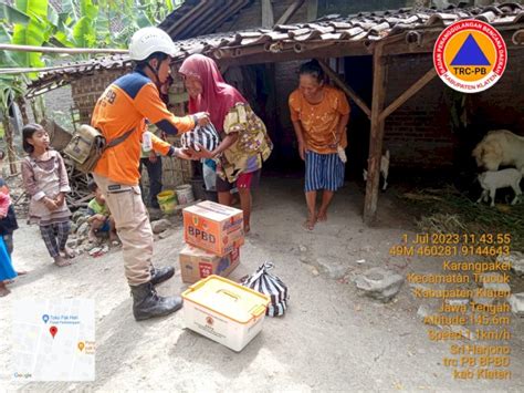 Pemberian Bantuan Logistik Untuk Rumah Warga Yang Rusak Berat Terdampak