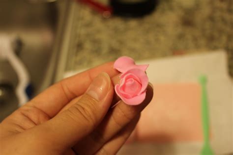 Fondant Roses Tutorial Gwen S Kitchen Creations