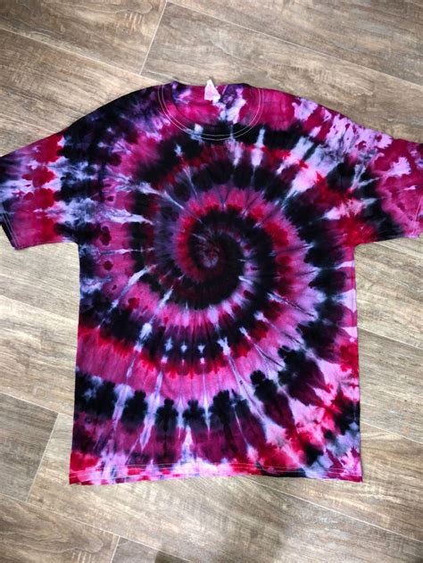 Pin By Amber Wangemann On Tie Dye Diy Tie Dye Shirts Tie Dye Shirts Patterns Diy Tie Dye Designs