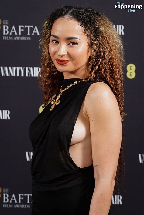 Ella Eyre Flashes Her Nude Tits At The Events Photos Onlyfans