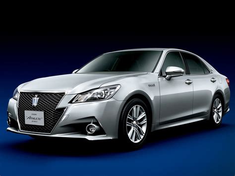 2013 Toyota Crown Royal And Athlete Revealed Autoevolution