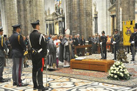 Funerali Tettamanzi Mila Persone In Duomo Per L Amato Arcivescovo